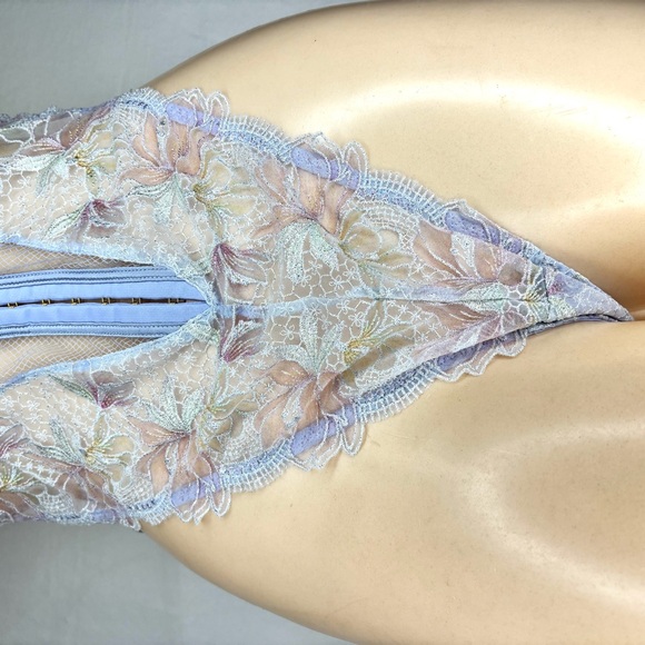 NEW Victoria’s Secret Lavender Floral Embroidered Unlined Lace Teddy M - NWT - Picture 7 of 14